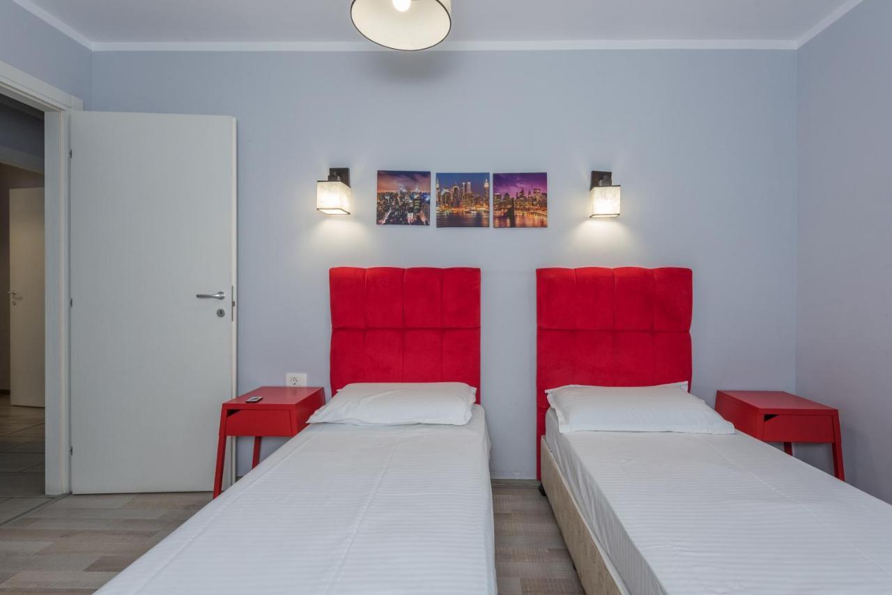 Royal Accommodation Bukarest Kültér fotó