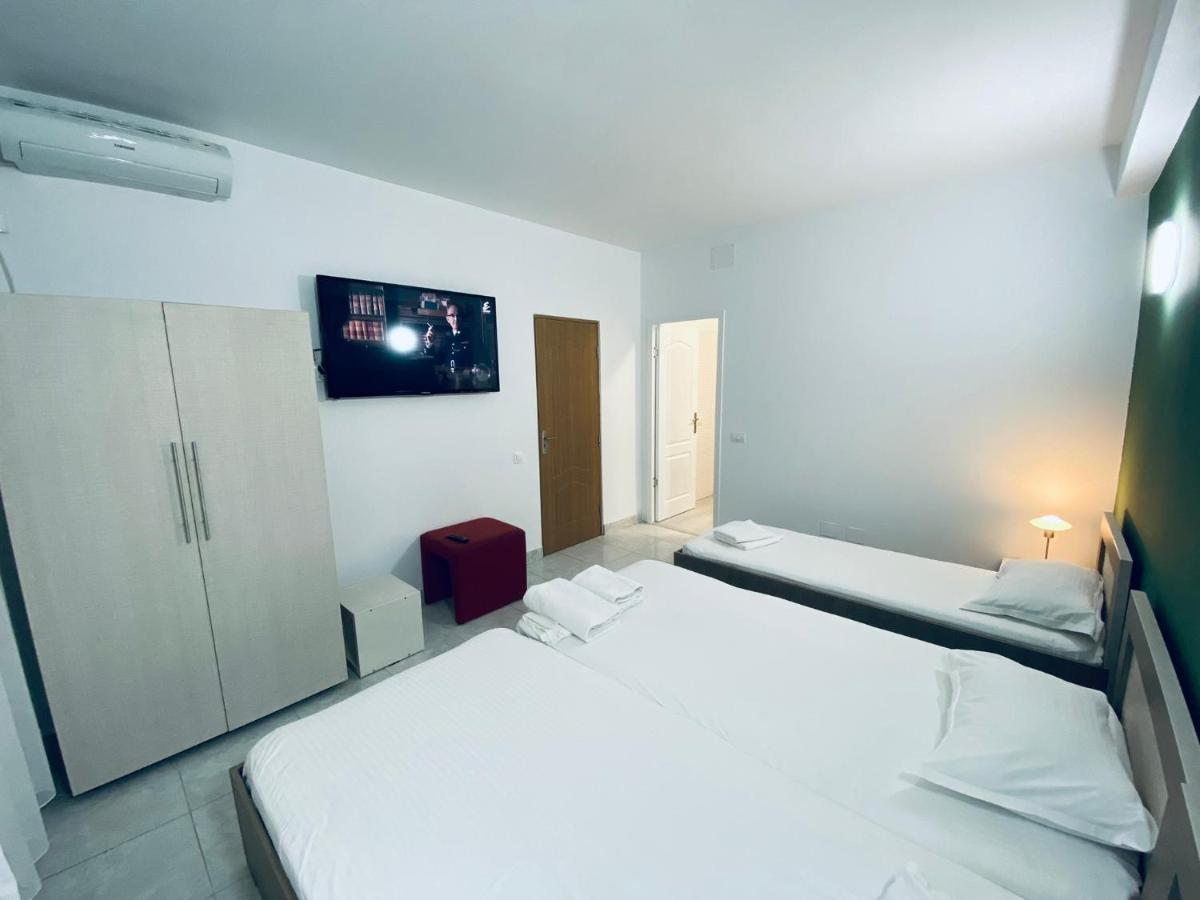 Royal Accommodation Bukarest Kültér fotó